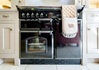 Mangan Woodcraft Classic kitchen with Cooker closeup