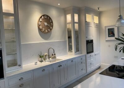 In Frame kitchen Mangan Woodcraft white modern design with chrome handles ()